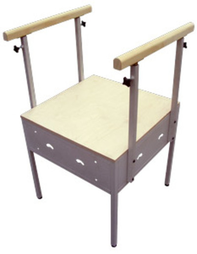 Mod. descanso para Escalera con rampa metálica 4/5 escalones con pasamanos regulable en altura